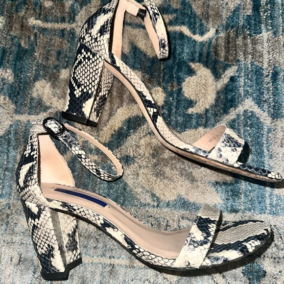 Stuart Weitzman Nearly Nude Sandles - Picture 3 of 14